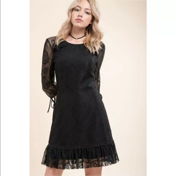 New Moon River Dress Lace Open Back medium - Picture 4 of 15